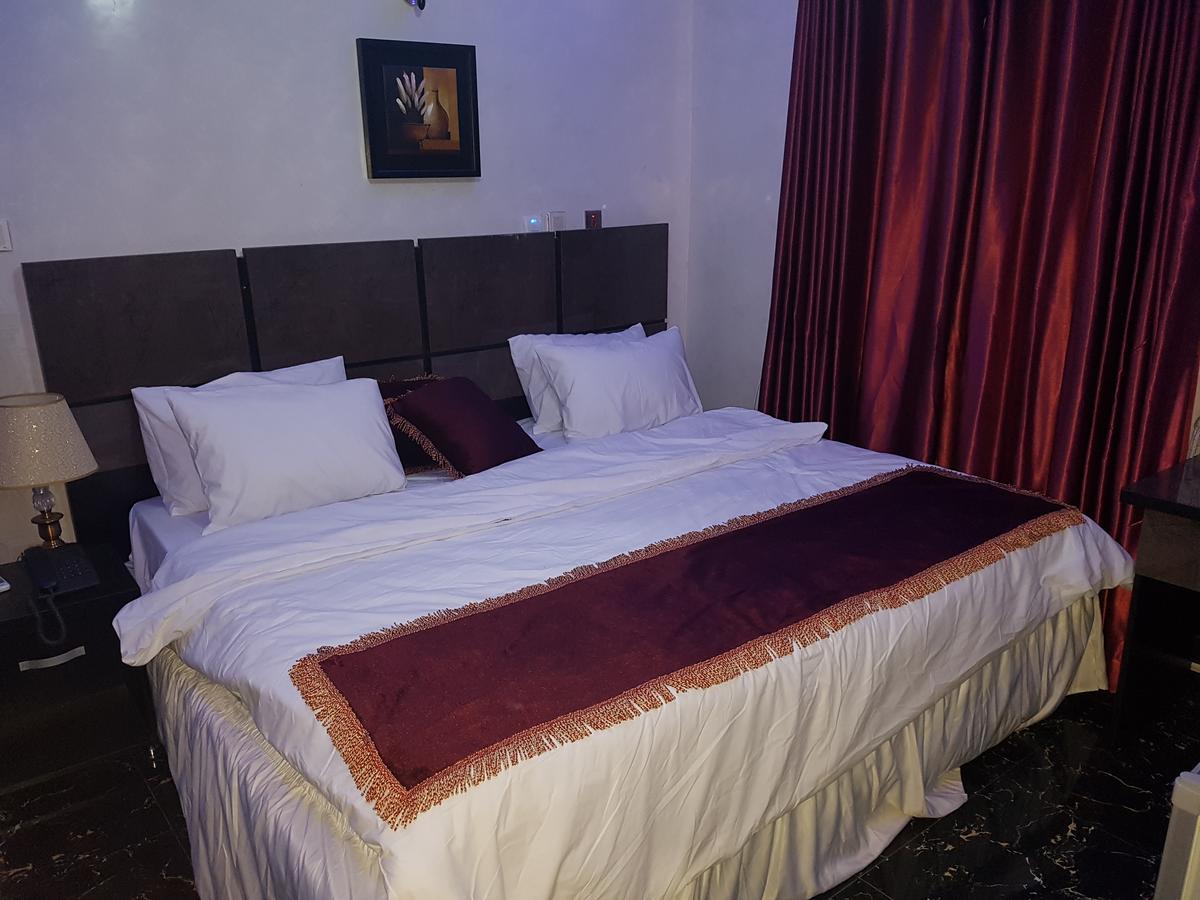 The Resident Hotel Owerri Extérieur photo